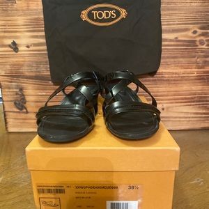 TODS black patent wedge sandal with box